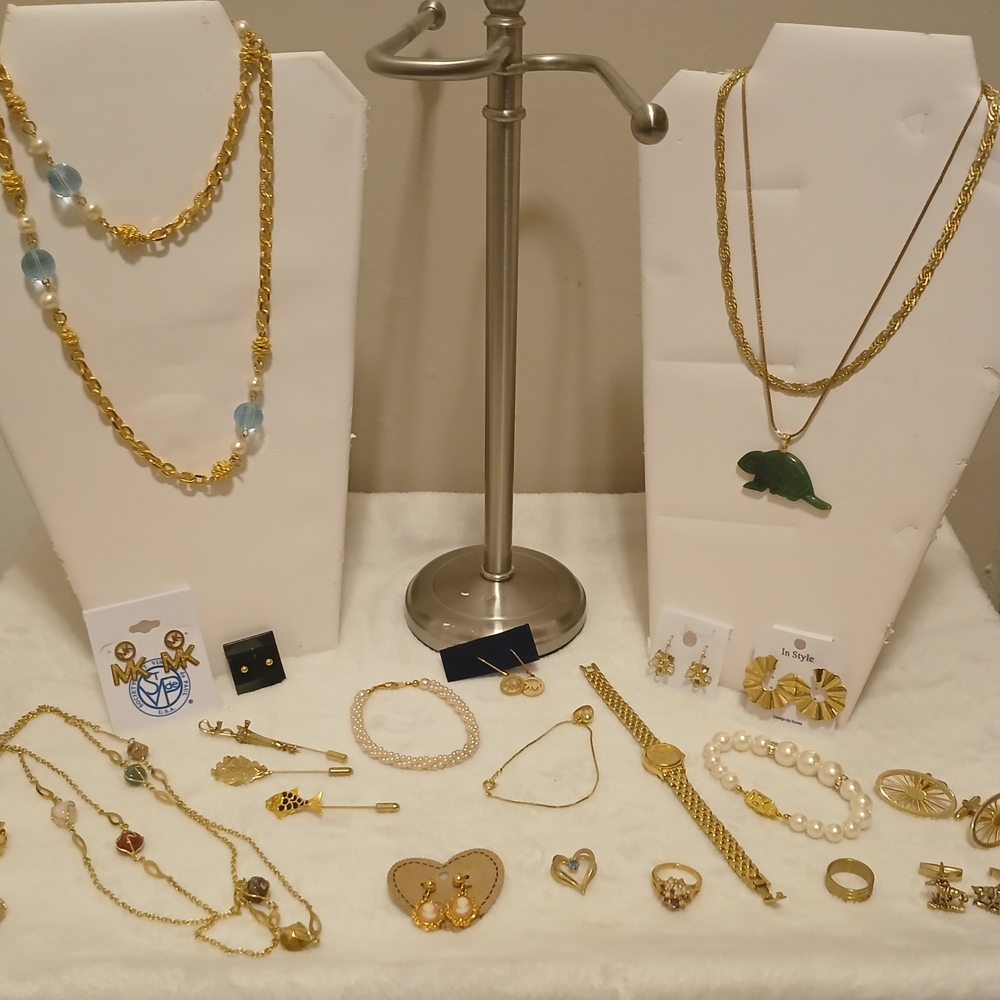 Elegant Gold and Blue Necklace Set